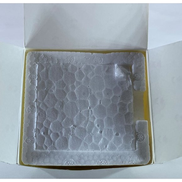 Vintage Dept 56 Easter 1993 Textured Cream Duckling Figurine 7281-8 Porcelain Sm - Picture 13 of 14